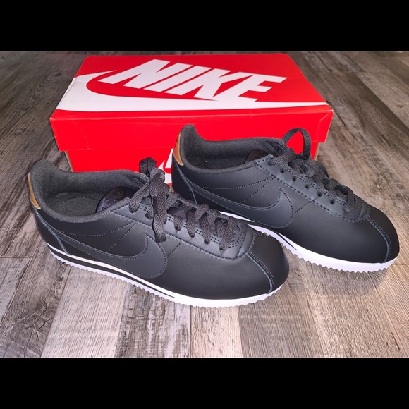 Nike Shoes - Nike black gold cortez leather shoes sneakers